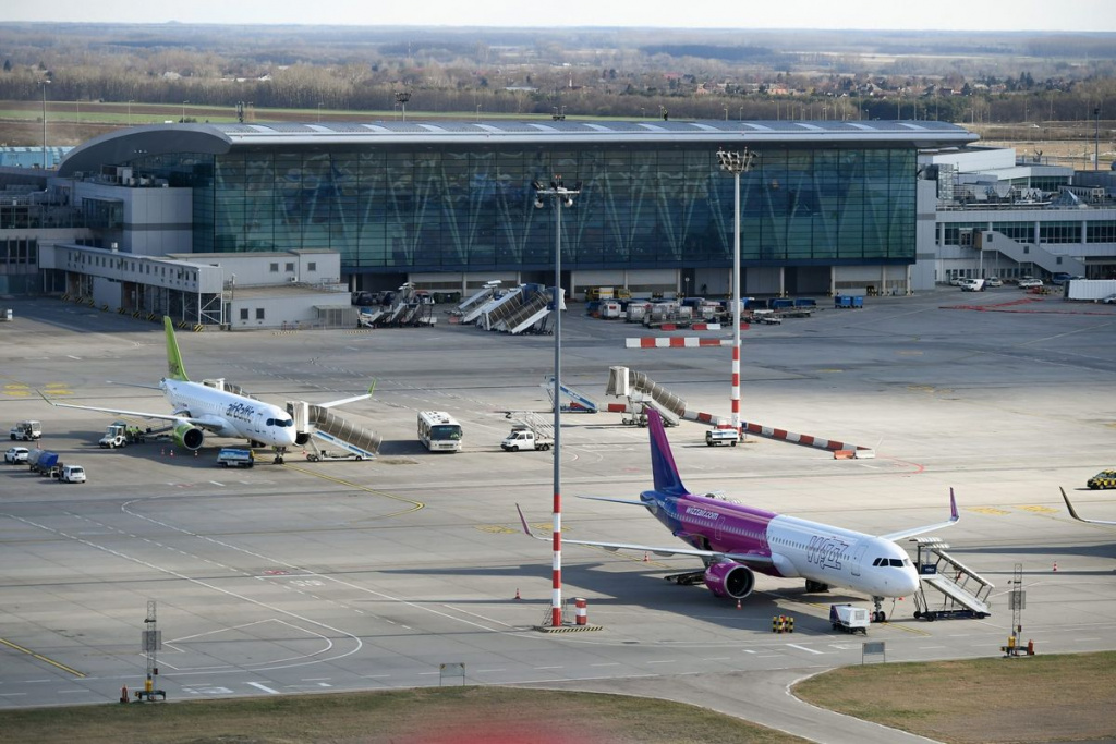 Літаки в аеропорту ім. Ференца Ліста