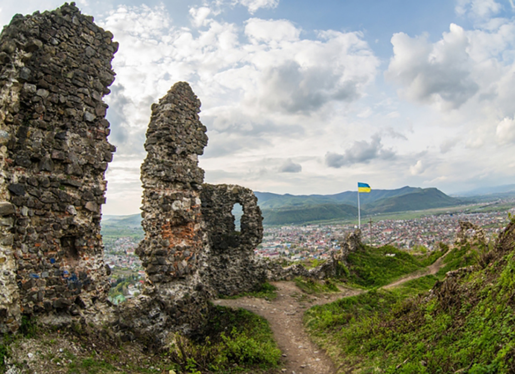 Руїни Хустського замку